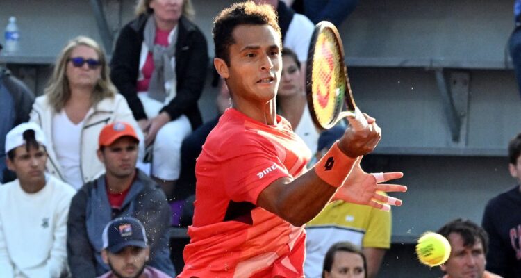 Juan Pablo Varillas se instaló en octavos de Roland Garros