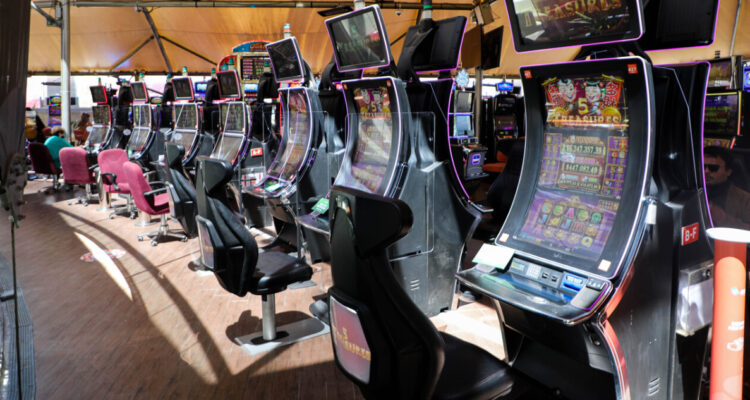 Denuncia por abuso sexual revela “tour” de jueza apostando en casinos durante licencia médica