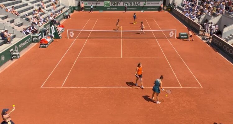 Roland Garros descalificó al binomio Kato-Sutjiadi por un pelotazo a una alcanzapelotas.