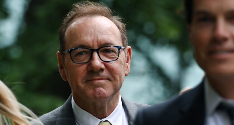 Inicia juicio de Kevin Spacey en Londres: enfrenta 12 cargos de agresión sexual contra 4 hombres