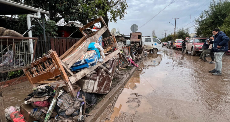 Alcalde de Licantén pide evitar “turismo de desastre”: “Que vengan, pero más adelante”