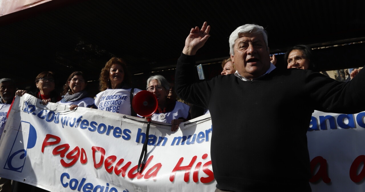 Profesores de la RM marchan por Santiago en medio de paralización de advertencia