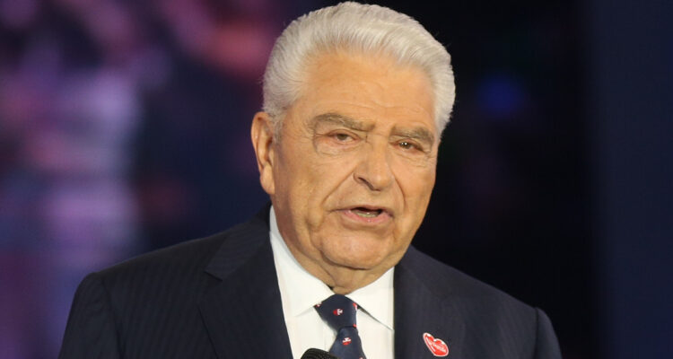 El animador de televisión Mario Kreutzberger en su animación de la Teletón. El animador batió dos récords mundiales esta semana.