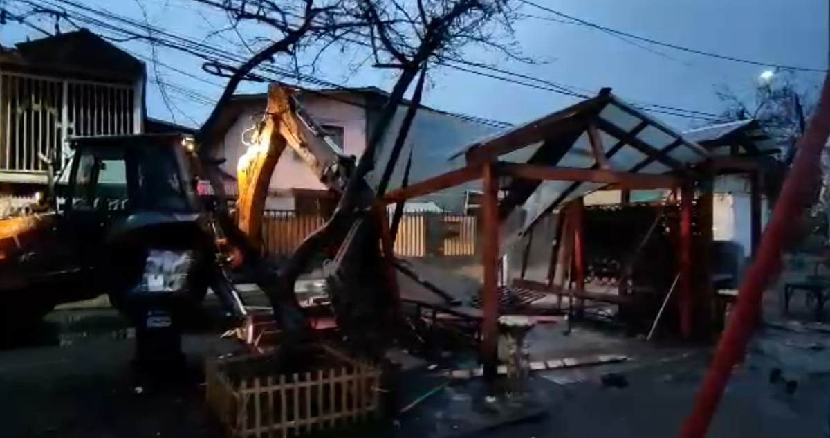 Demuelen un memorial narco instalado en una plaza de Quilicura