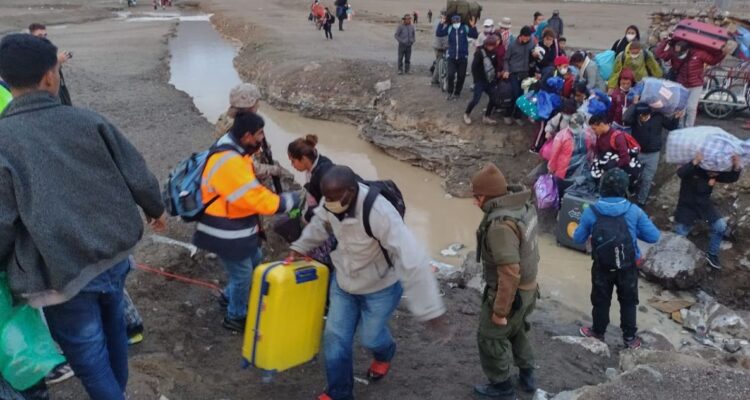 Polémica entre oposición y Gobierno por instructivo que regulariza solicitud de refugio a migrantes