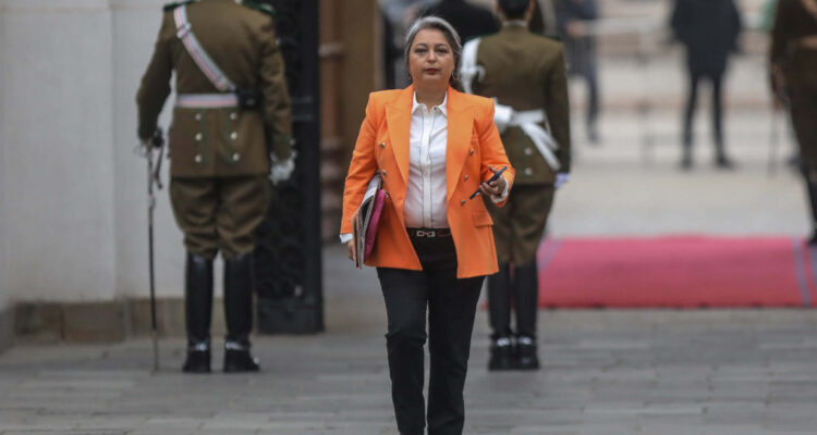 Ministra Jara llama a la oposición a “ceder” y cooperar con la Reforma Tributaria