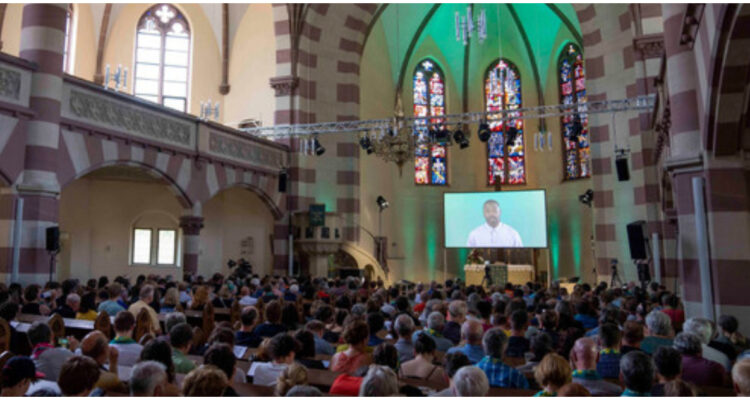 Realizan la primera misa con Inteligencia Artificial (IA) en Alemania