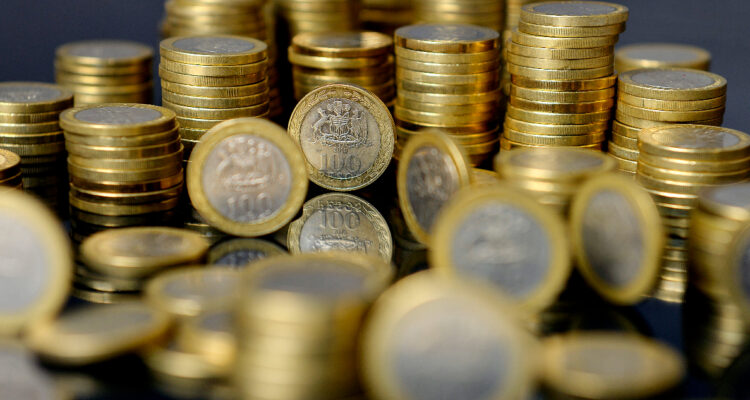 ¿Usar efectivo volvió a estar “de moda”?: Así está el panorama del uso de monedas y billetes en Chile