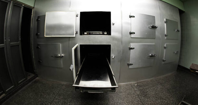 Acusan que encargado de la morgue en la Universidad de Harvard robaba y vendía partes humanas