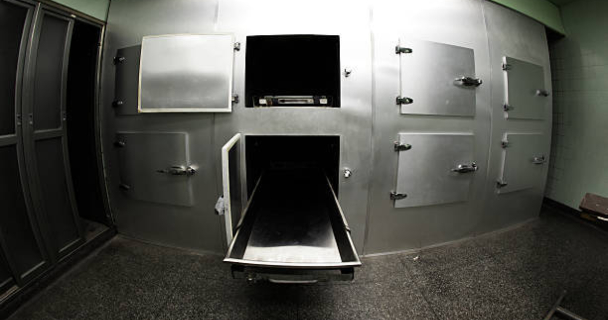 Acusan que encargado de la morgue en la Universidad de Harvard robaba y vendía partes humanas