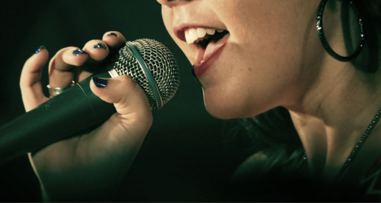 mujeres conciertos masivos