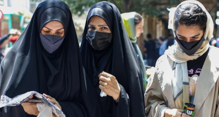 Mujeres usando la Hiyab