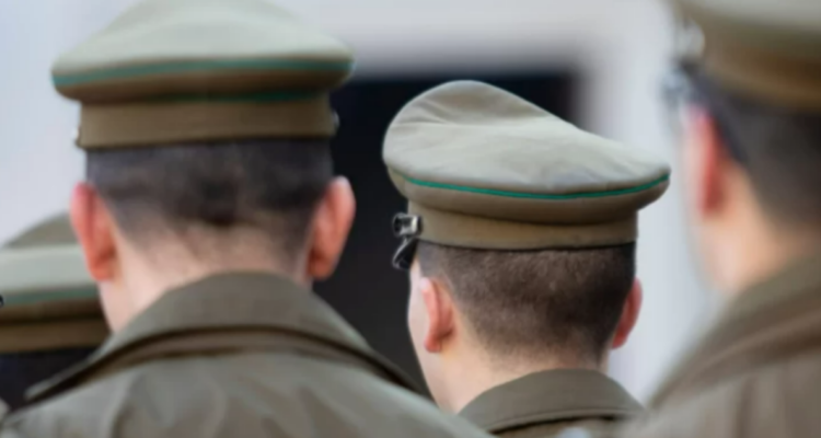 Un mayo dado de baja y otros funcionarios sumariados luego de burlarse y no atender a carabinero herido que se encuentra grave en el hospital.