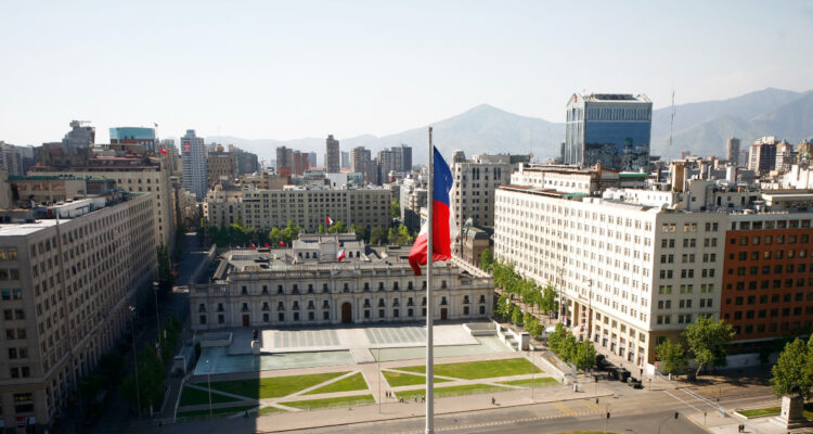 OCDE “suaviza” estimación de la caída económica en Chile y da un “espaldarazo” a la Reforma Tributaria