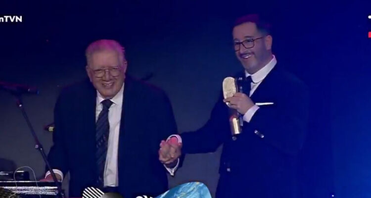 Valentín Trujillo recibe con una sonrisa la ovación del público.