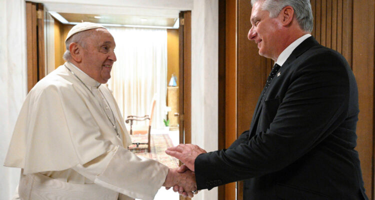El papa Francisco y Miguel Diaz-Canel