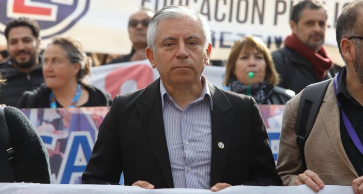 Colegio de Profesores adelanta que de no haber respuesta oficial se decretará paro nacional el viernes