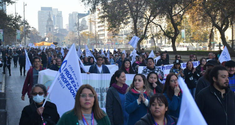 Profesores de la región Metropolitana anuncian paro para este miércoles 14 de junio