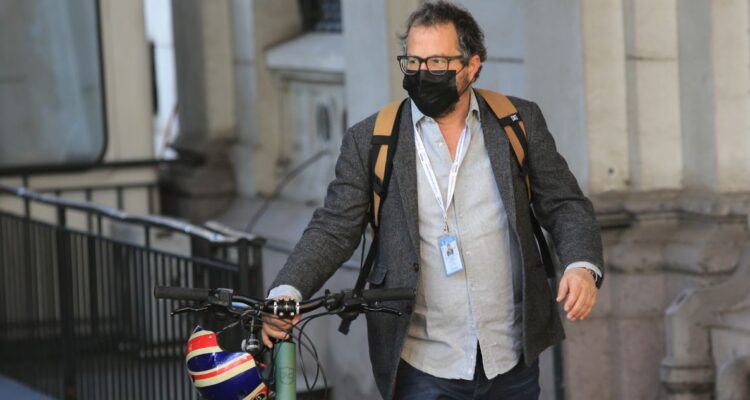 “Jamás lo he justificado”: Patricio Fernández por acusación del PC de “relativizar” el golpe de Estado