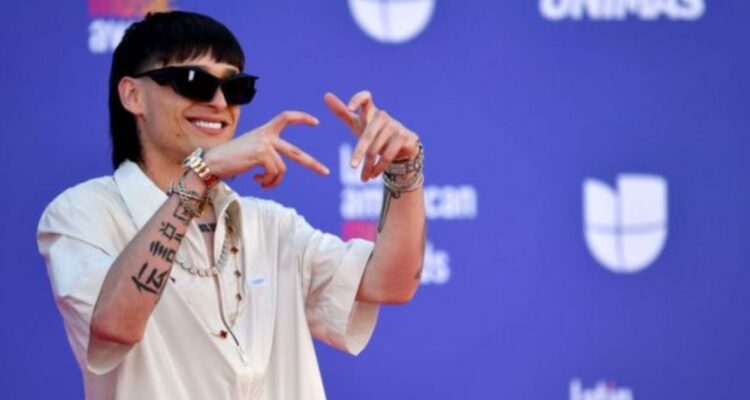 El músico Peso Pluma iniciará una gira por Estados Unidos.