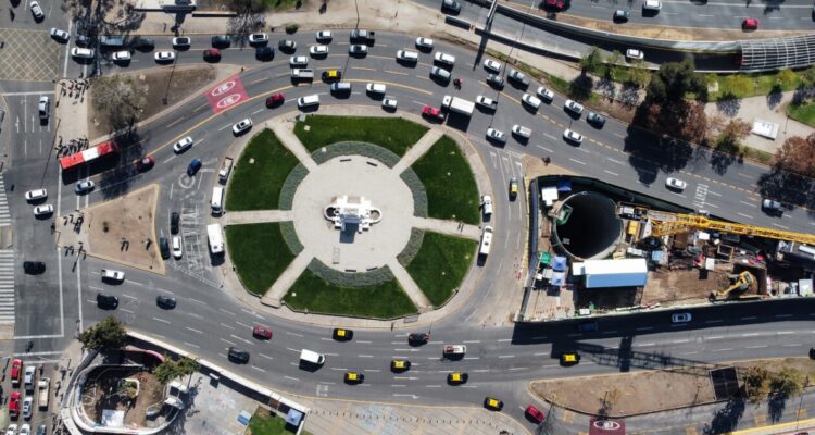 Presidente Boric anuncia que el próximo verano parten obras para transformar la Alameda y Plaza Italia
