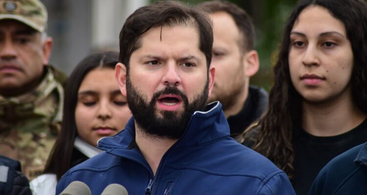 Boric pide “no meter a todos dentro del mismo saco” por “festival de renuncias” que pide la oposición