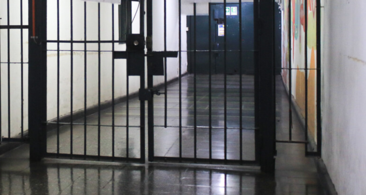 En prisión preventiva quedan venezolano acusado de homicidio y mujer por tráfico en Los Ángeles