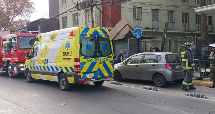 Persecución por robo de celular termina en accidente en Ñuñoa: hay tres detenidos