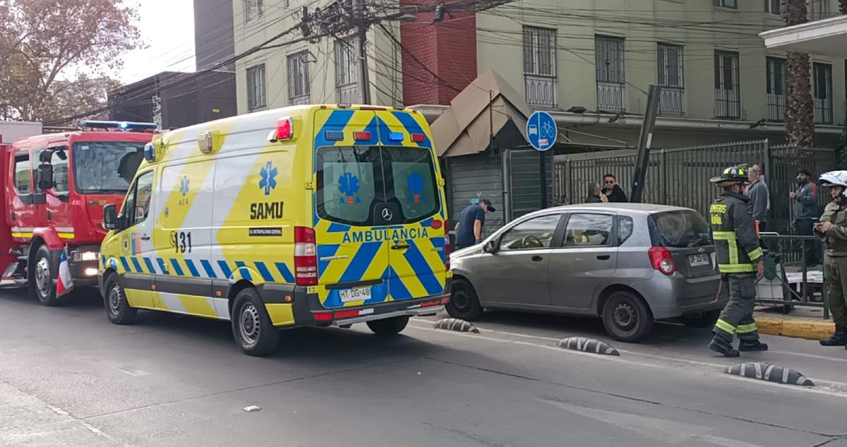 Persecución por robo de celular termina en accidente en Ñuñoa: hay tres detenidos