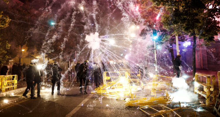 Protestas en Francia: gobierno despliega 40.000 agentes para intentar controlar los disturbios