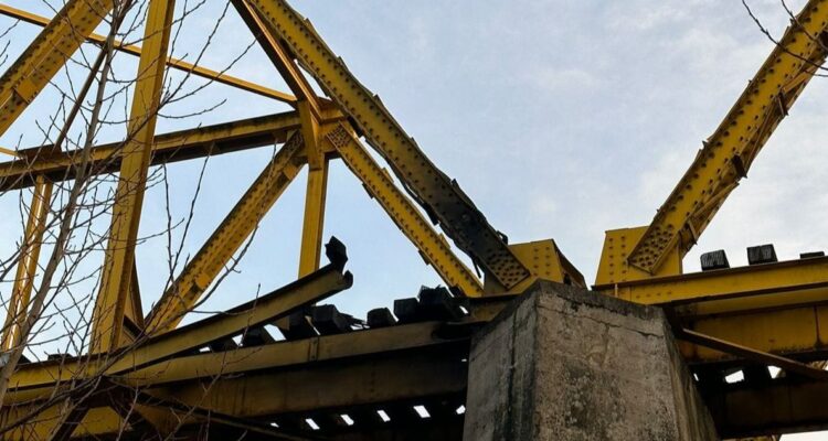 Alcalde de Ránquil confirma presencia de elemento explosivo en puente ferroviario Itata de Ñuble