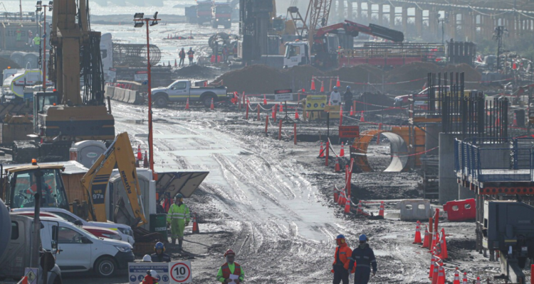 Retiran máquinas en obras de construcción del Puente Ferroviario Bío Bío tras crecida del río