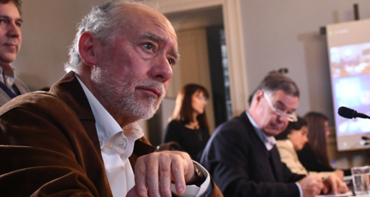 senador Flores contratos hospitales