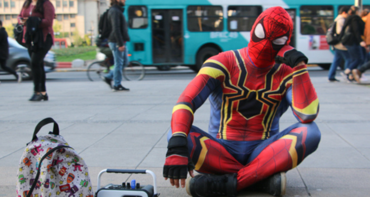 Golpiza a Sensual Spiderman