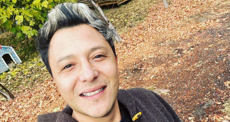 Sergio Rojas posa sonriente.