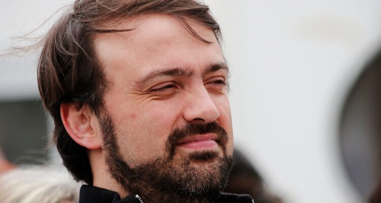 Sharp reunión secretaria tratado diversidad