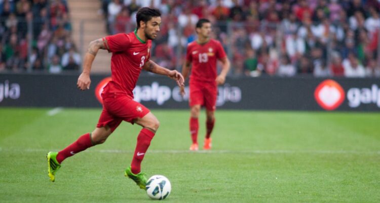 Sílvio Pereira jugando para la Selección de Portugal.