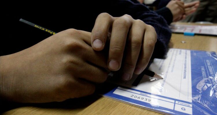 “Sigue siendo grave”: sociedad civil mira con preocupación negativos resultados de Simce 2022