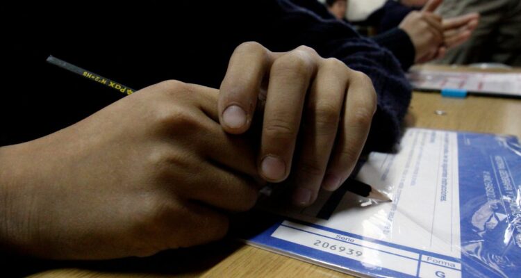 Simce 2023 será aplicado en noviembre para 4º básico y II medio en las áreas de Lectura y Matemática