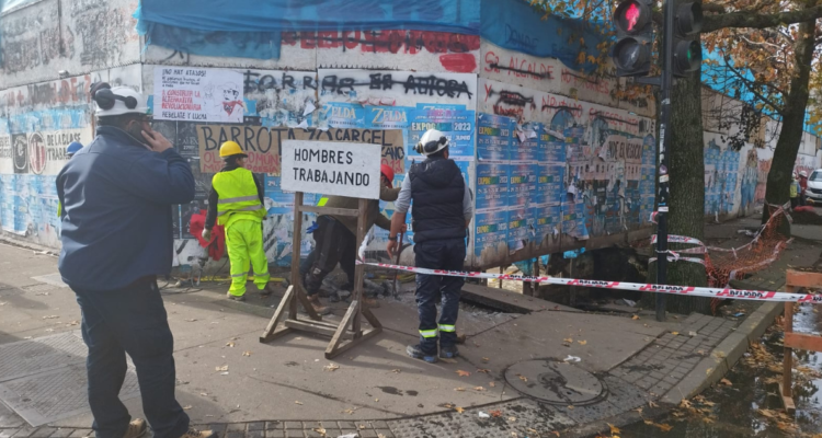 “Vamos a estar flotando en excremento”: enorme sovacón por obra en Paicaví genera molestia de vecinos