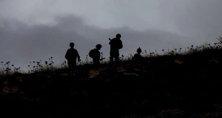 Tres soldados israelíes y un oficial egipcio mueren en un tiroteo en la frontera