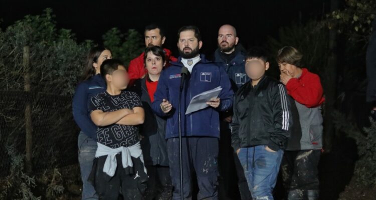 Alcalde de Talagante exige disculpas por datos falsos sobre niños que acompañaron al presidente Boric