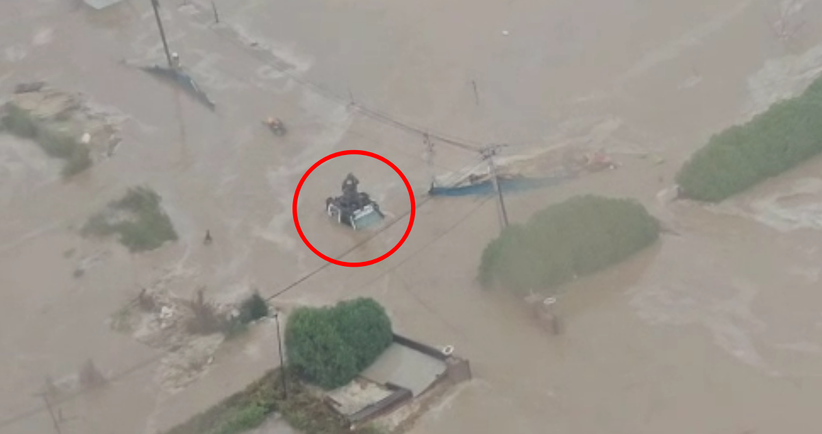 Se desbordó río Maipo en Talagante: carabineros y civiles debieron subirse al techo de carro policial