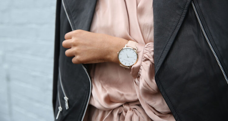 Entre todas las telas brillantes, el satín es la de menor calidad