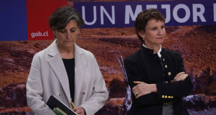 Tohá tacha de “error” polémica con Clínica Las Condes y advierte eventuales sanciones