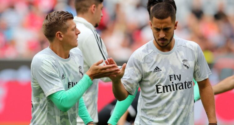Toni Kroos (a la izquierda) liquidó a Eden Hazard y su pobre paso por el Real Madrid.