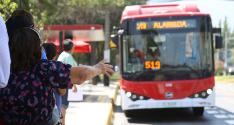 Experto recomienda usar el transporte público para reducir las emisiones