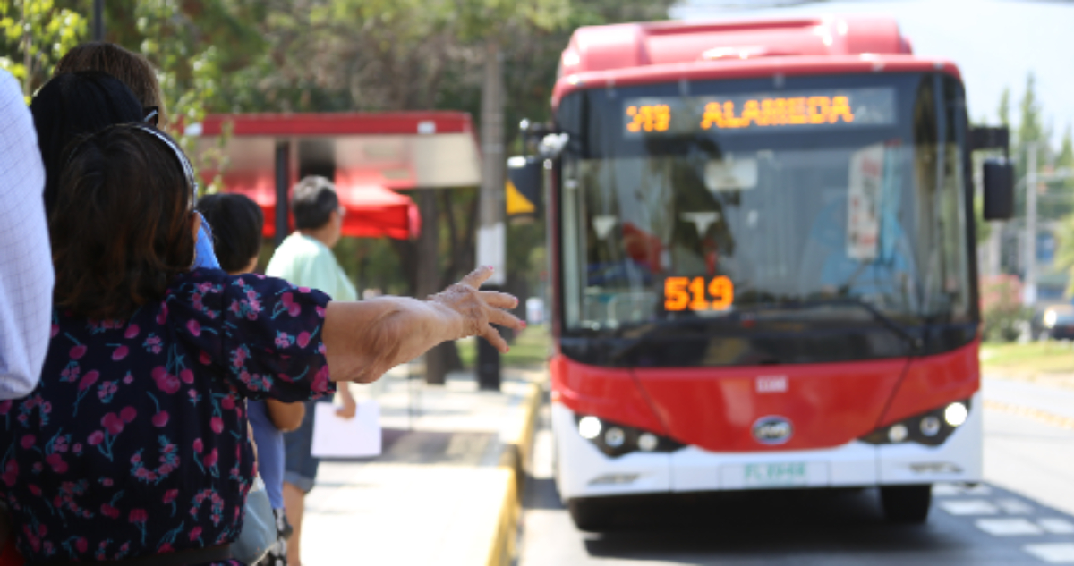 Experto recomienda usar el transporte público para reducir las emisiones