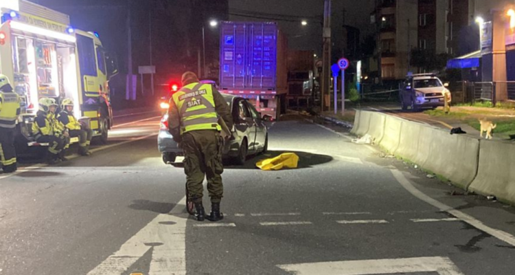 Un hombre murió tras colisión de vehículo y camión en San Pedro de la Paz
