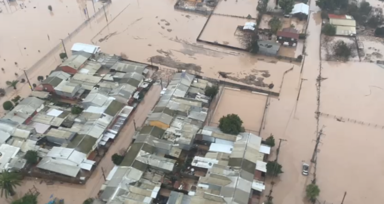 Un pueblo completo bajo el agua sobrevuelo muestra impactante inundación en Licantén